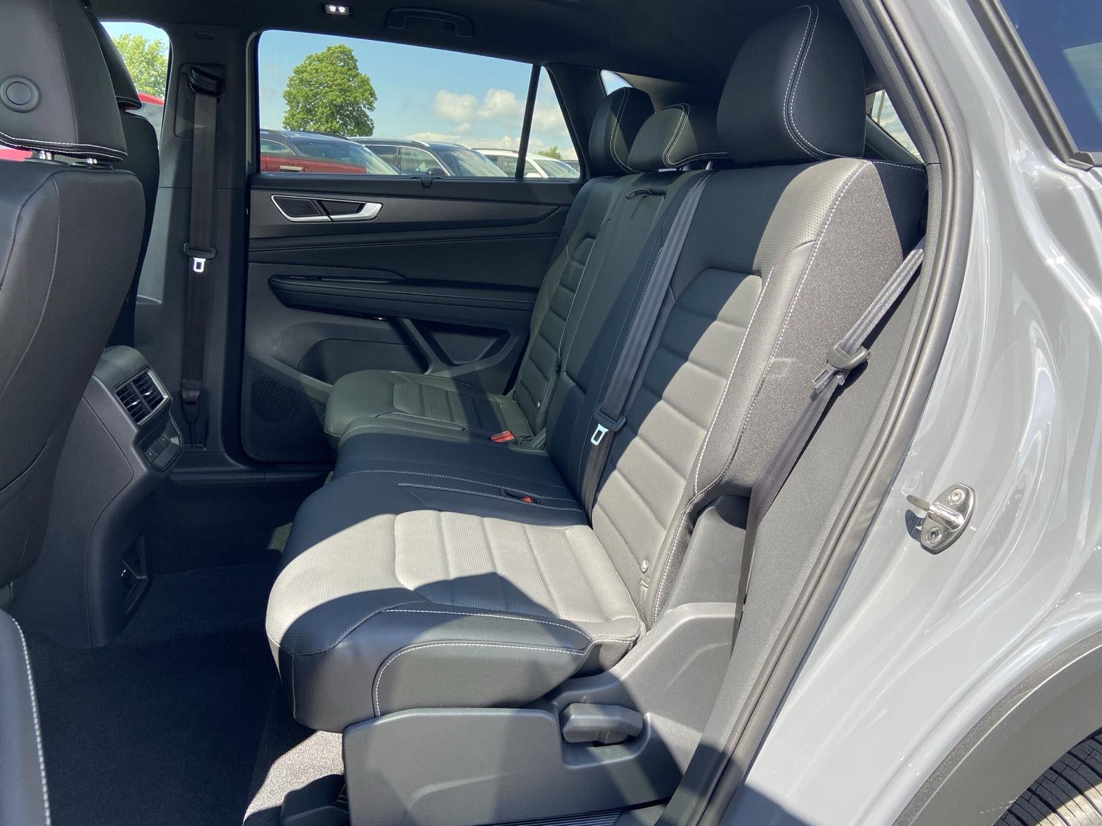 2026 Volkswagen Atlas Cross Sport 2.0T SEL R-Line Black