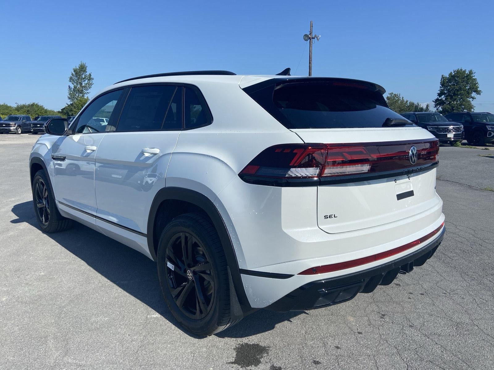 2026 Volkswagen Atlas Cross Sport 2.0T SEL R-Line Black