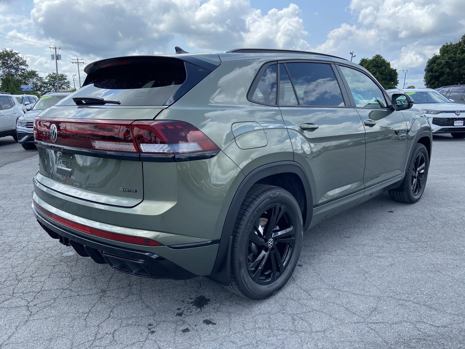 2026 Volkswagen Atlas Cross Sport 2.0T SEL R-Line Black