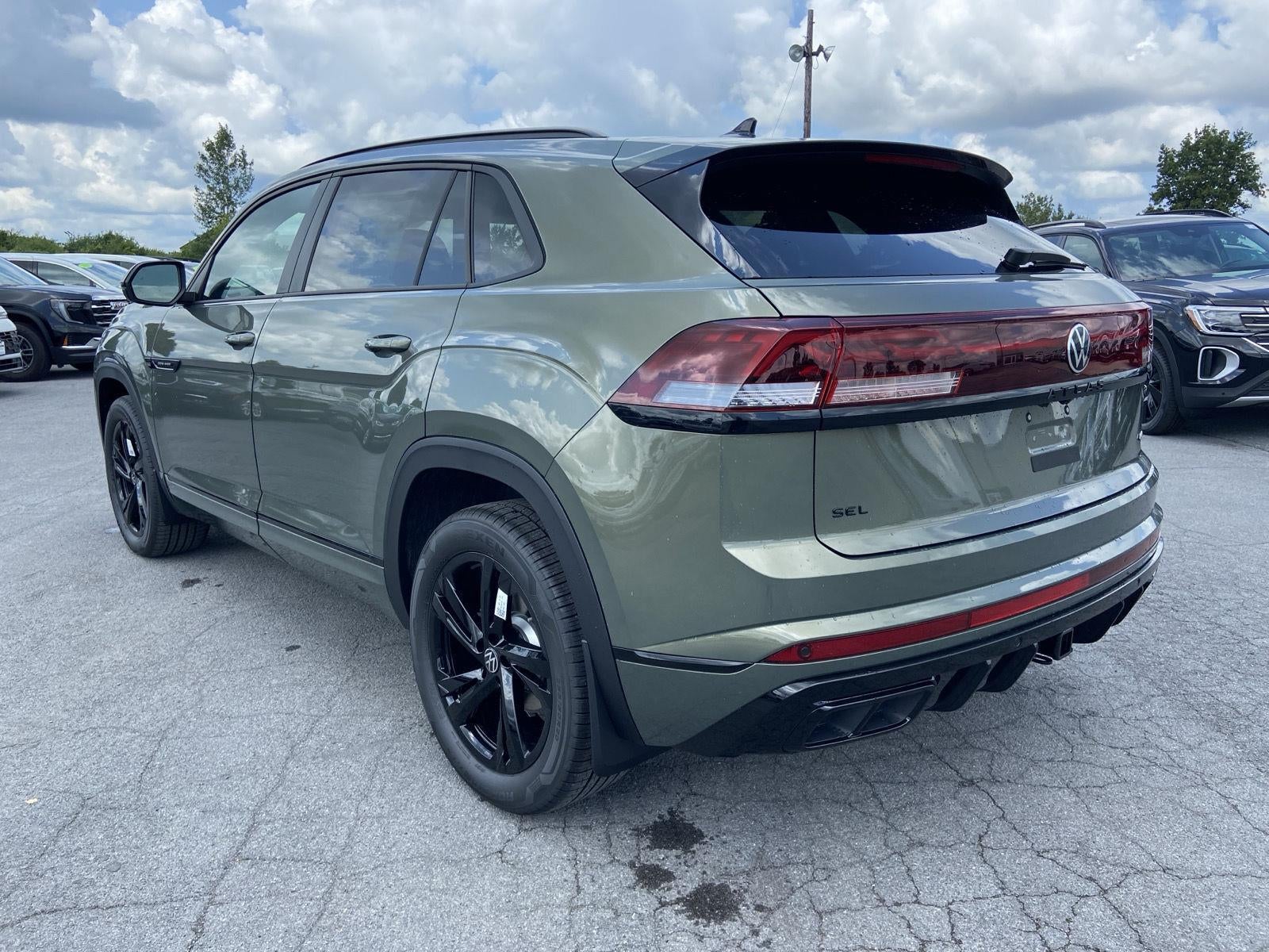 2026 Volkswagen Atlas Cross Sport 2.0T SEL R-Line Black