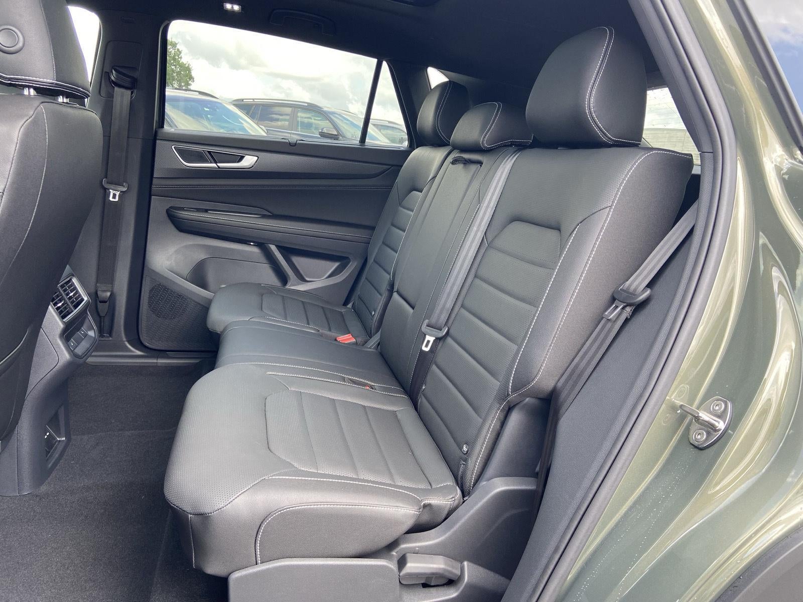 2026 Volkswagen Atlas Cross Sport 2.0T SEL R-Line Black