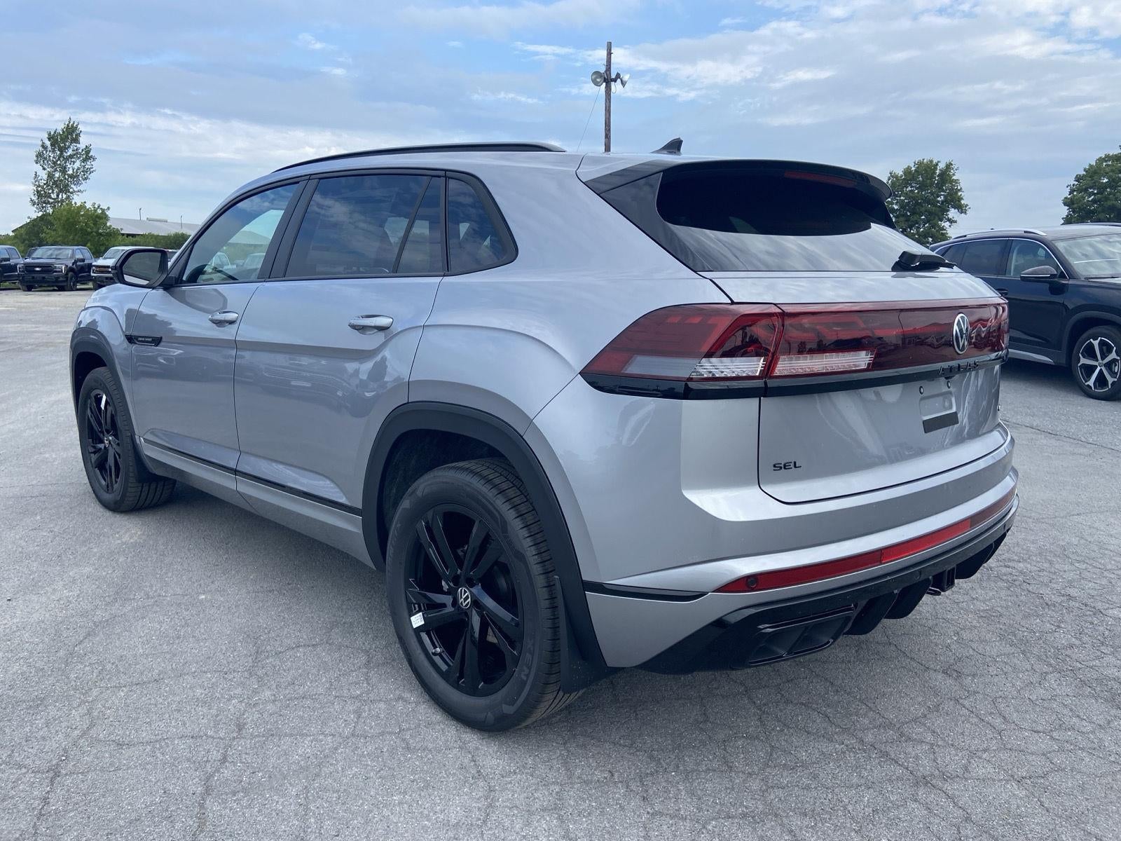 2026 Volkswagen Atlas Cross Sport 2.0T SEL R-Line Black