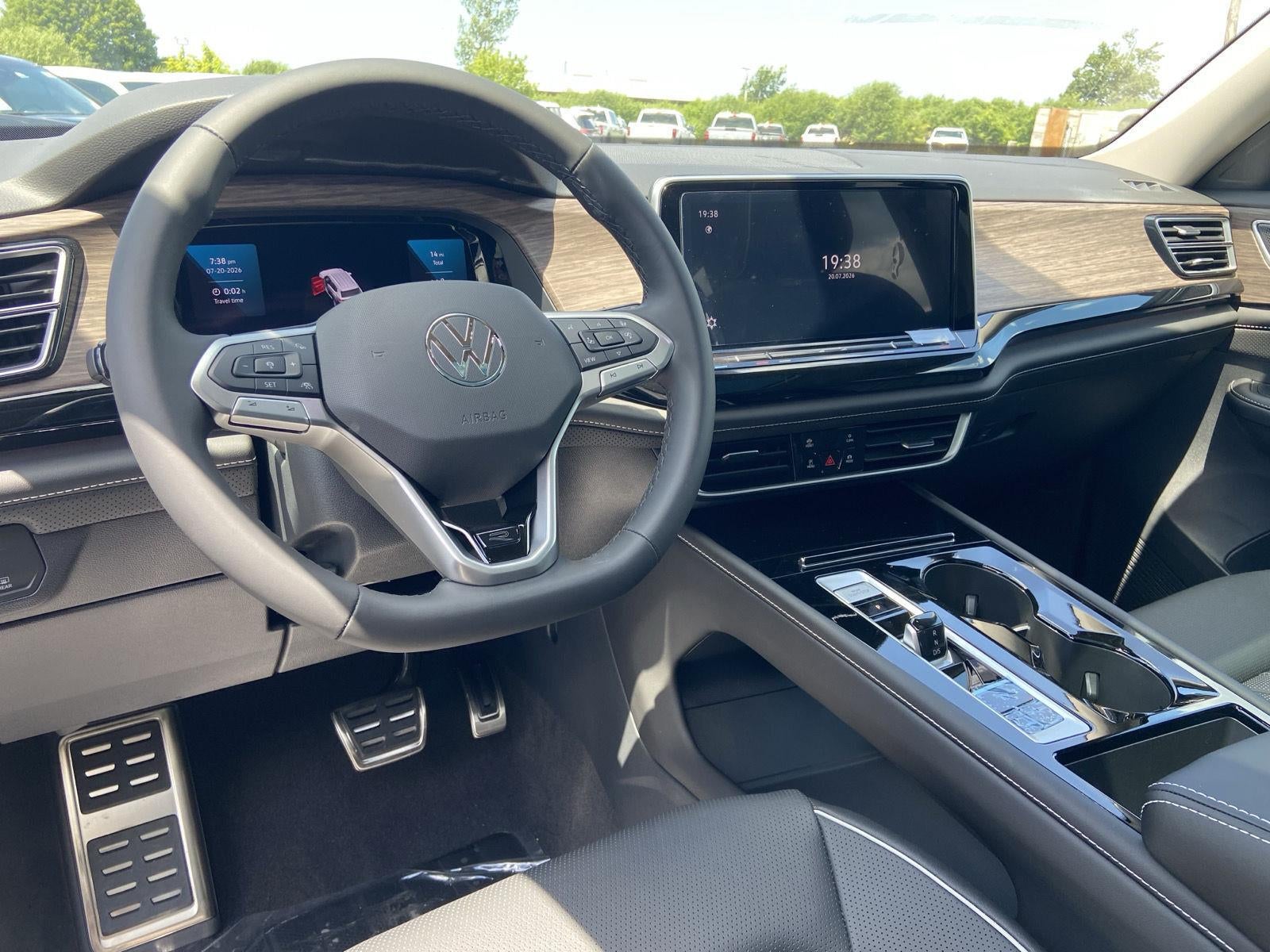 2026 Volkswagen Atlas 2.0T SEL Premium R-Line