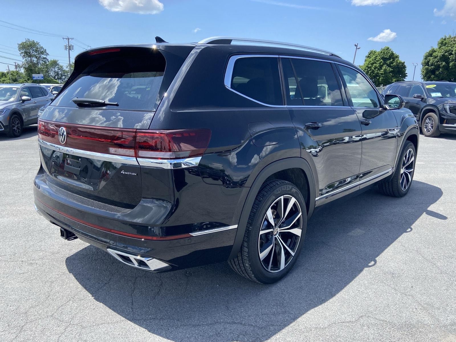 2026 Volkswagen Atlas 2.0T SEL Premium R-Line