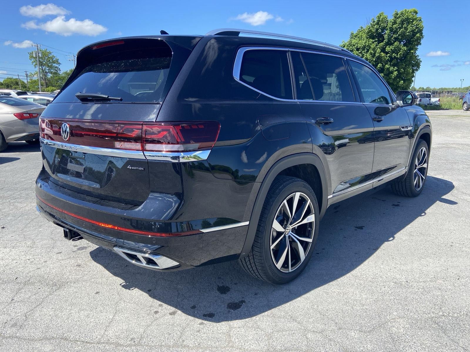 2026 Volkswagen Atlas 2.0T SEL Premium R-Line