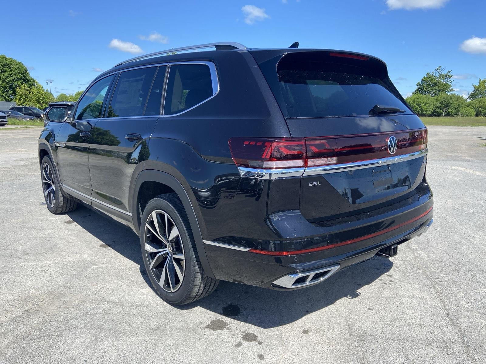 2026 Volkswagen Atlas 2.0T SEL Premium R-Line