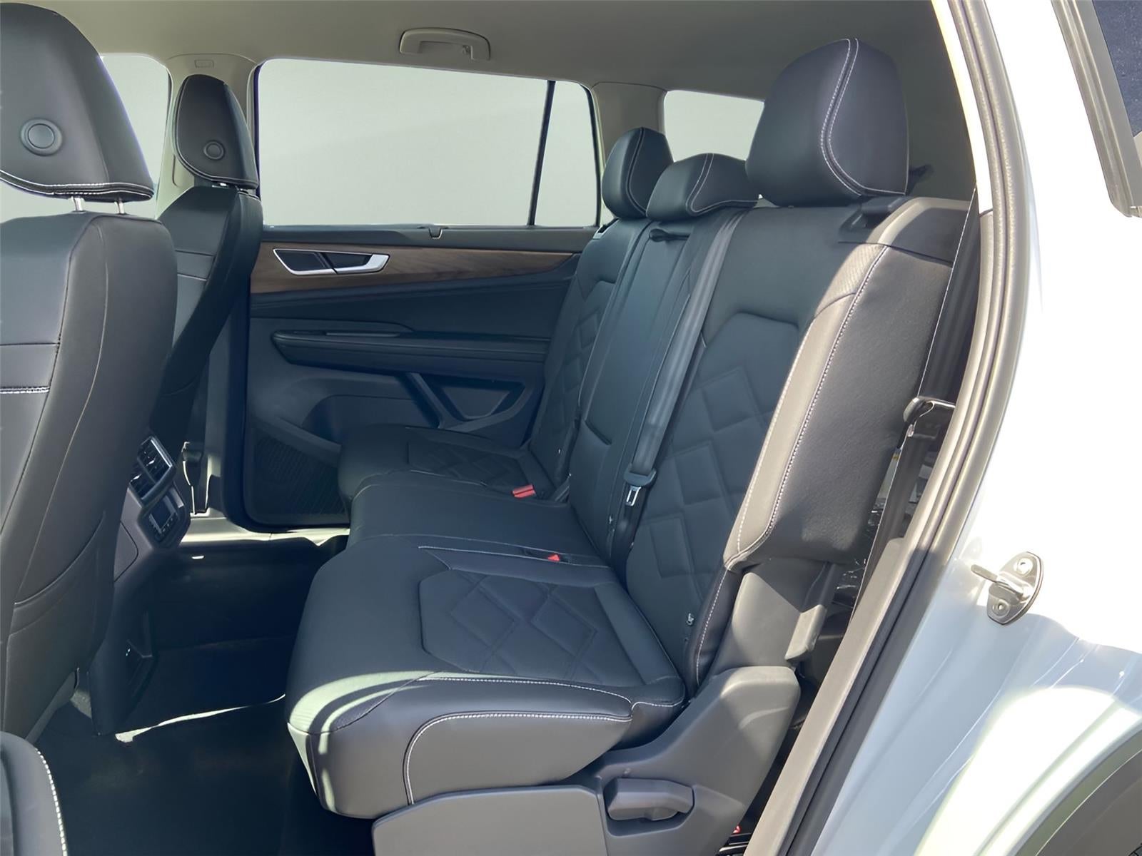 2026 Volkswagen Atlas 2.0T SE w/ Technology