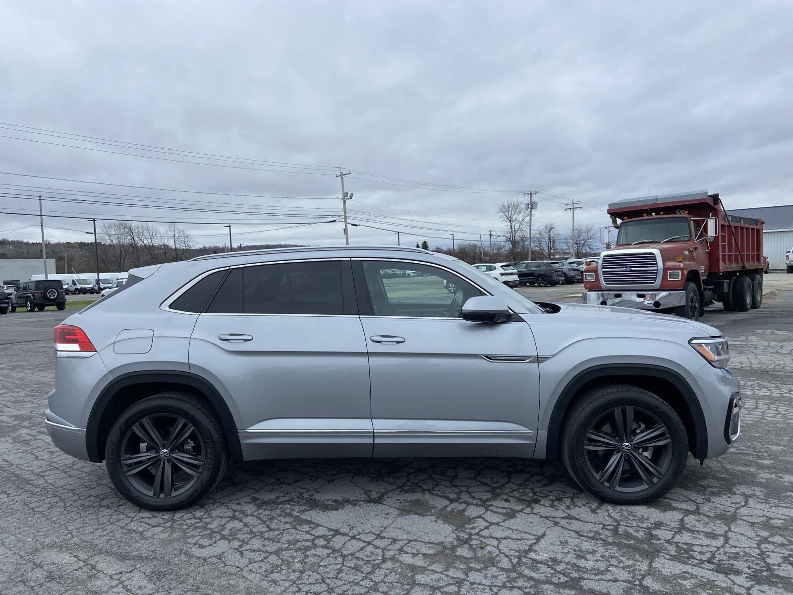 2022 Volkswagen Atlas Cross Sport 3.6L V6 SEL R-Line