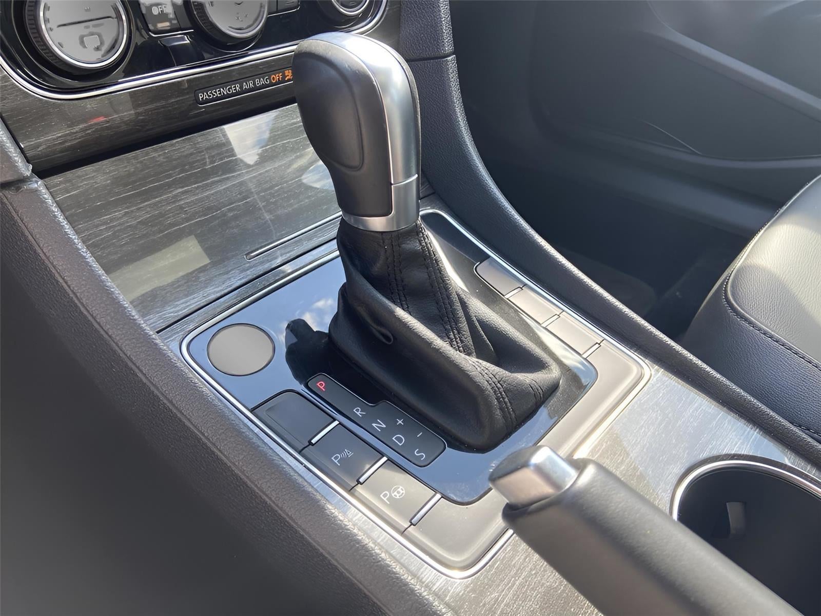 2018 Volkswagen Passat 2.0T SEL Premium