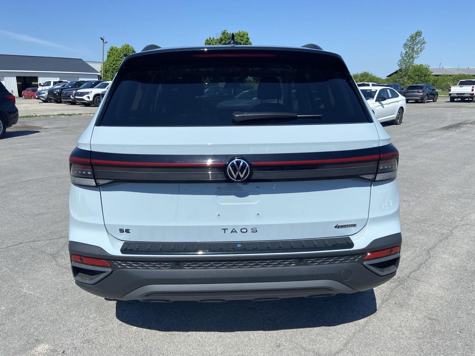 2026 Volkswagen Taos SE Black
