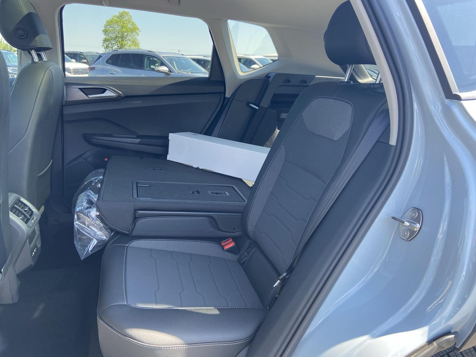 2026 Volkswagen Taos SE Black