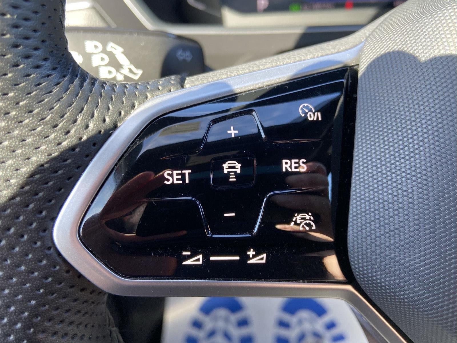 2024 Volkswagen Tiguan SEL R-Line