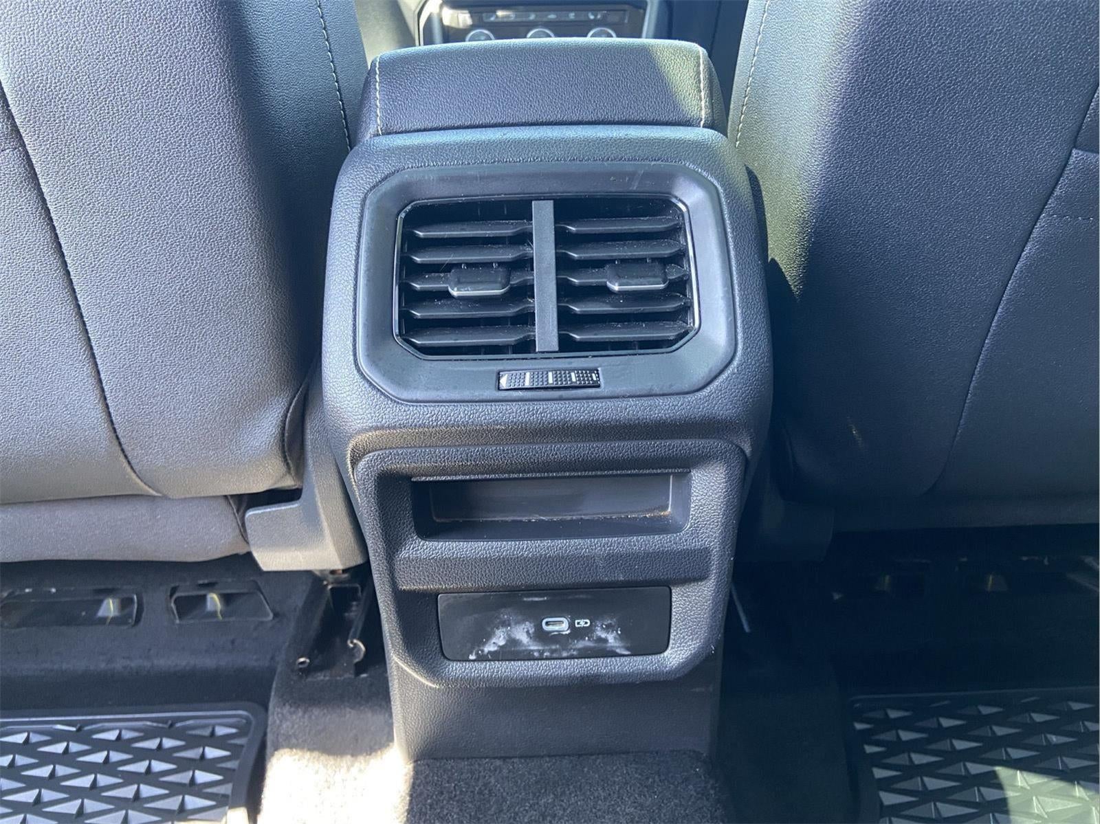2024 Volkswagen Taos SEL