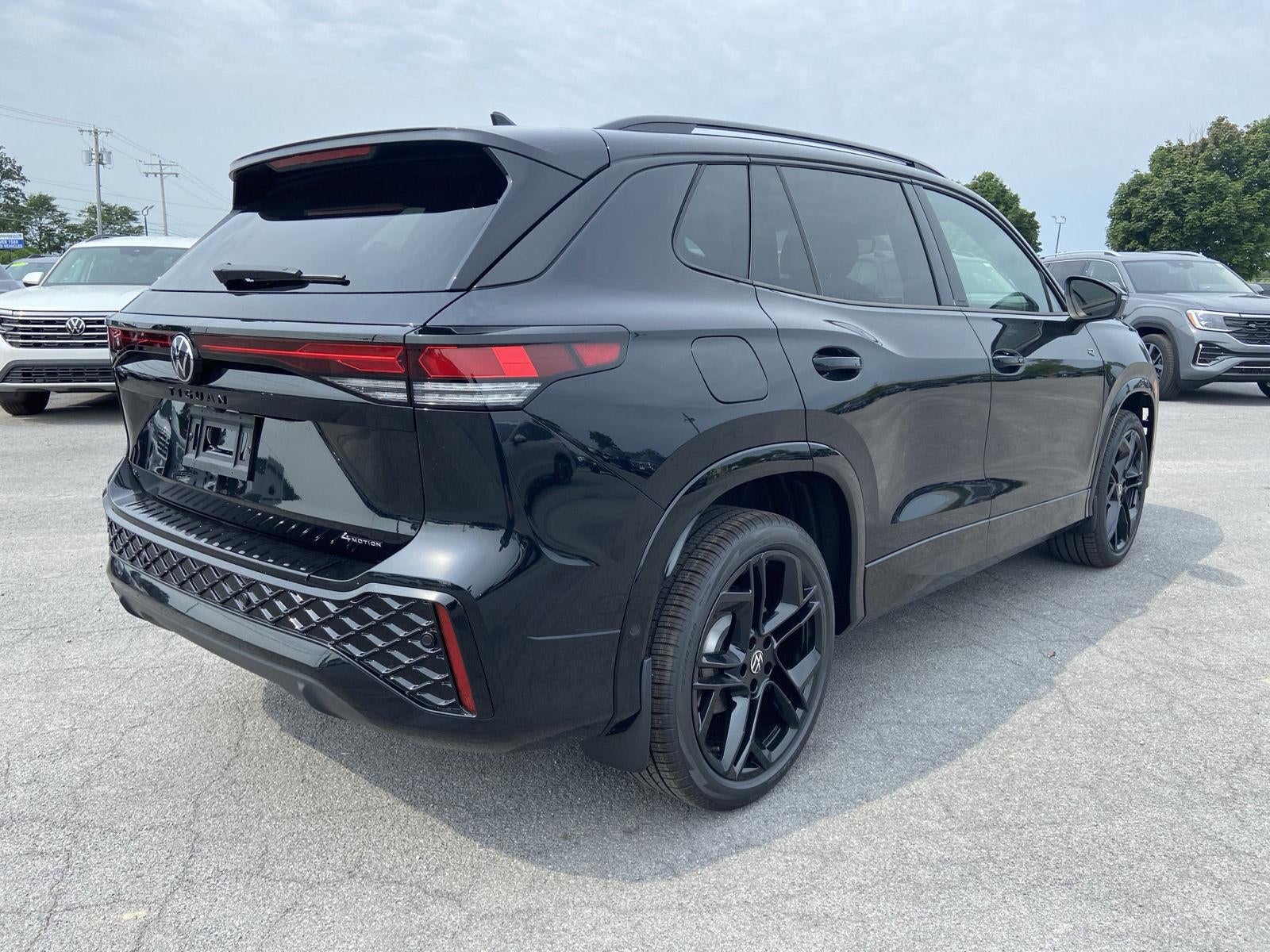 2026 Volkswagen Tiguan SE R-Line Black
