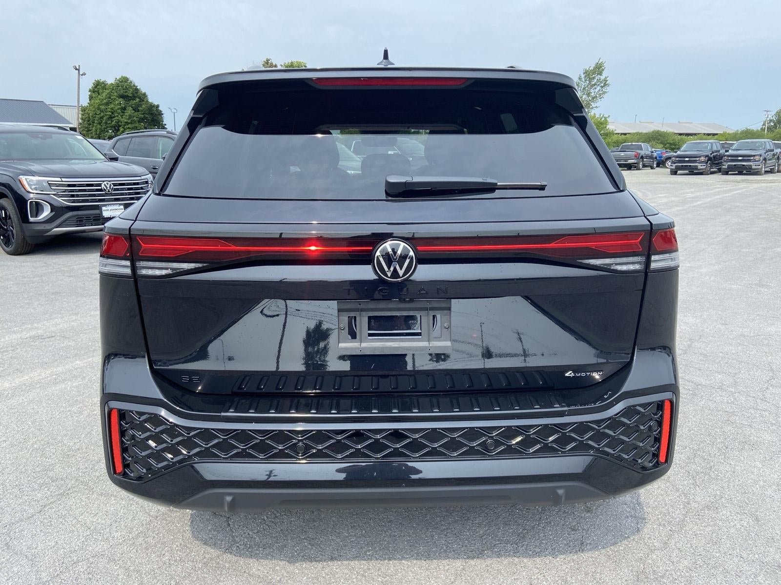 2026 Volkswagen Tiguan SE R-Line Black