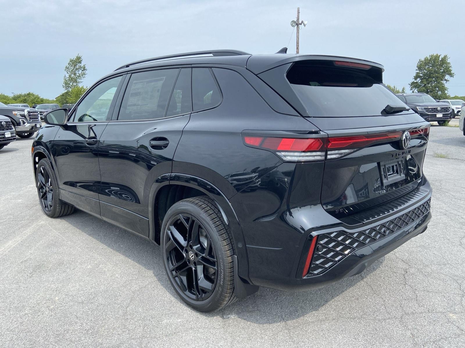 2026 Volkswagen Tiguan SE R-Line Black