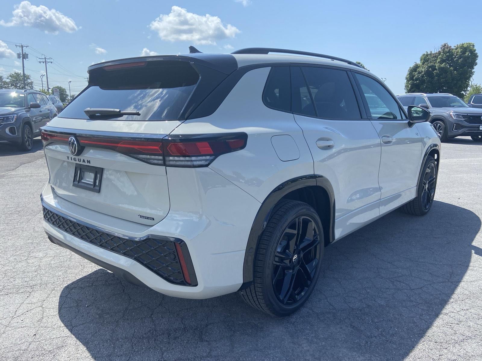 2026 Volkswagen Tiguan SE R-Line Black