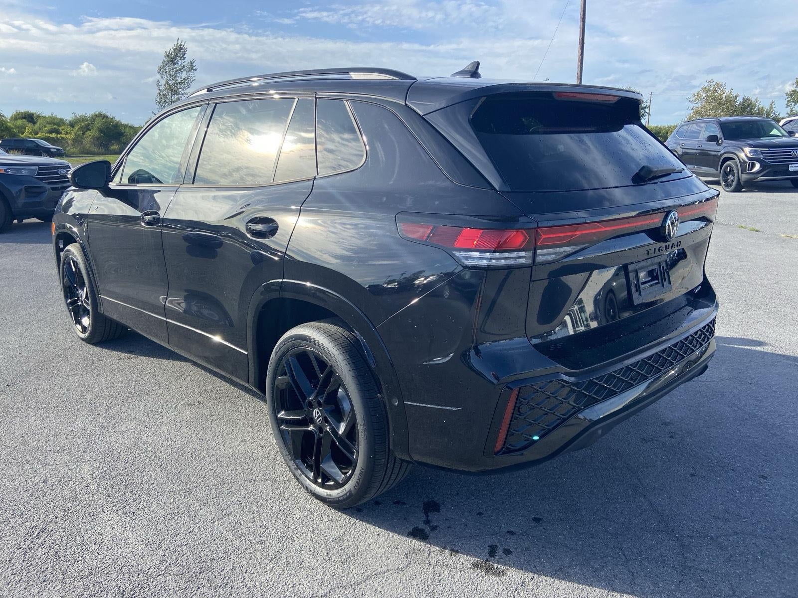 2026 Volkswagen Tiguan SE R-Line Black