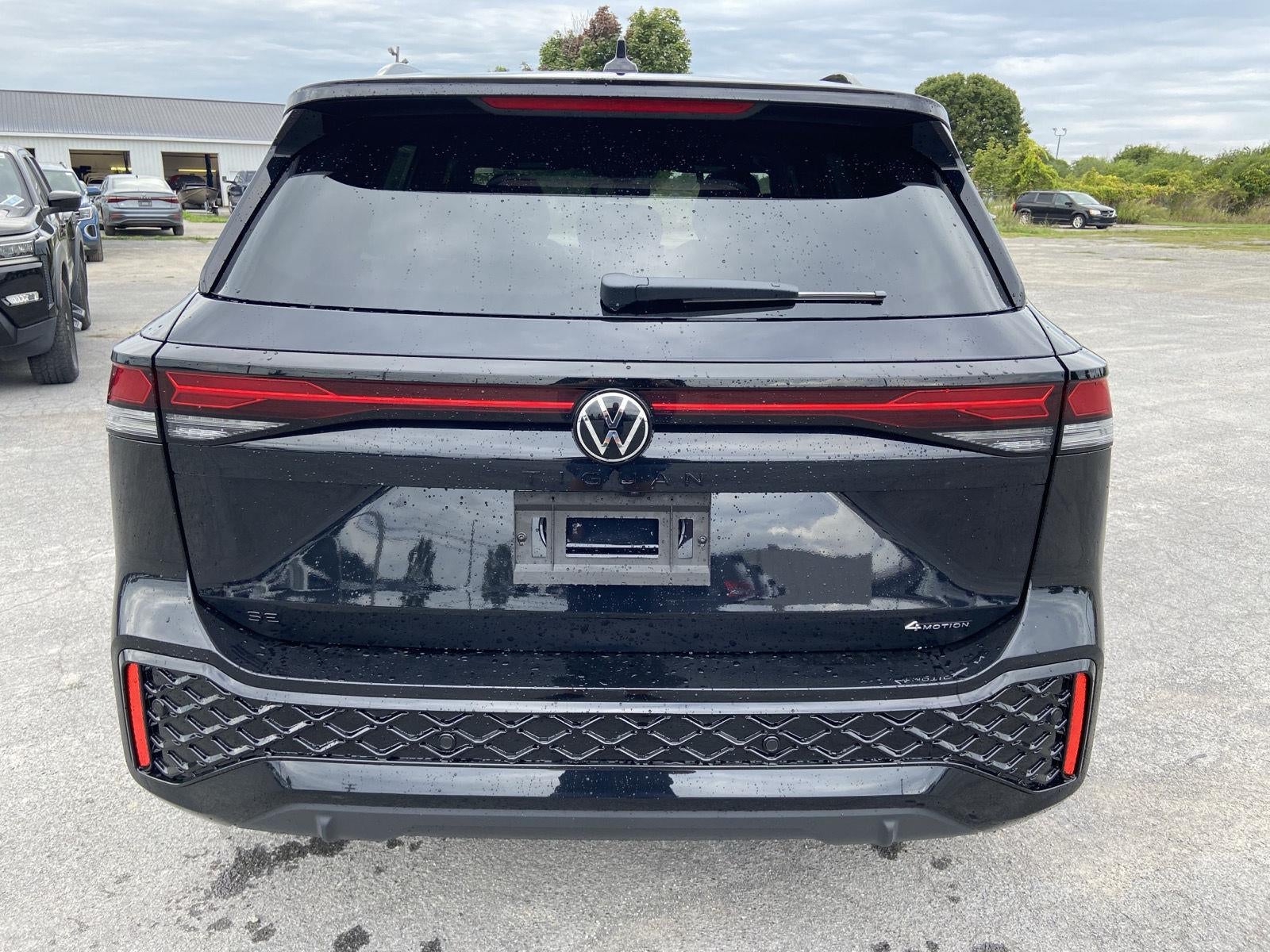 2026 Volkswagen Tiguan SE R-Line Black