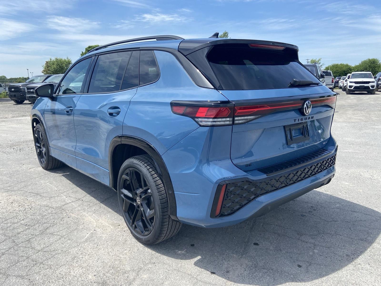 2026 Volkswagen Tiguan SE R-Line Black