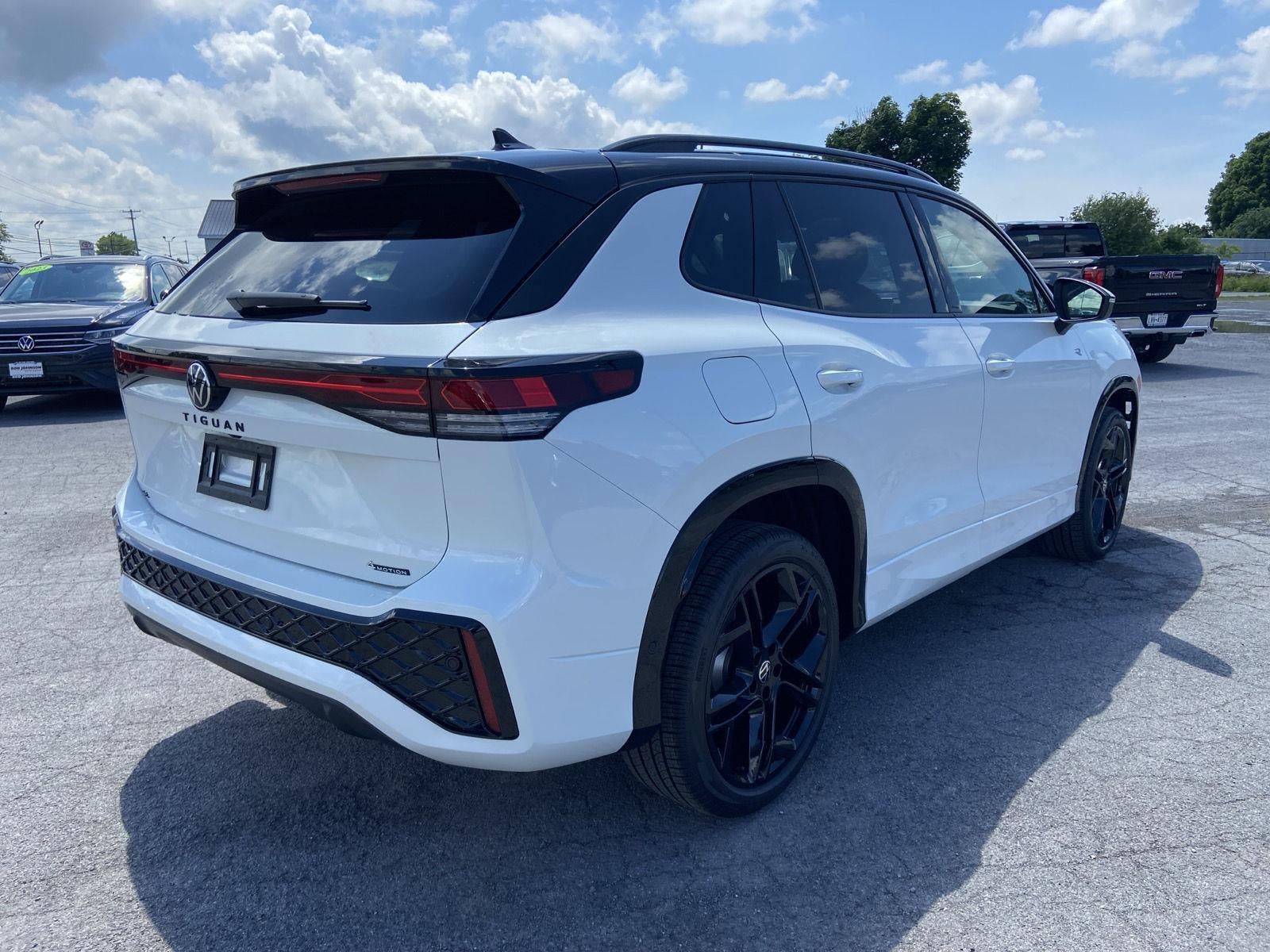 2026 Volkswagen Tiguan SE R-Line Black