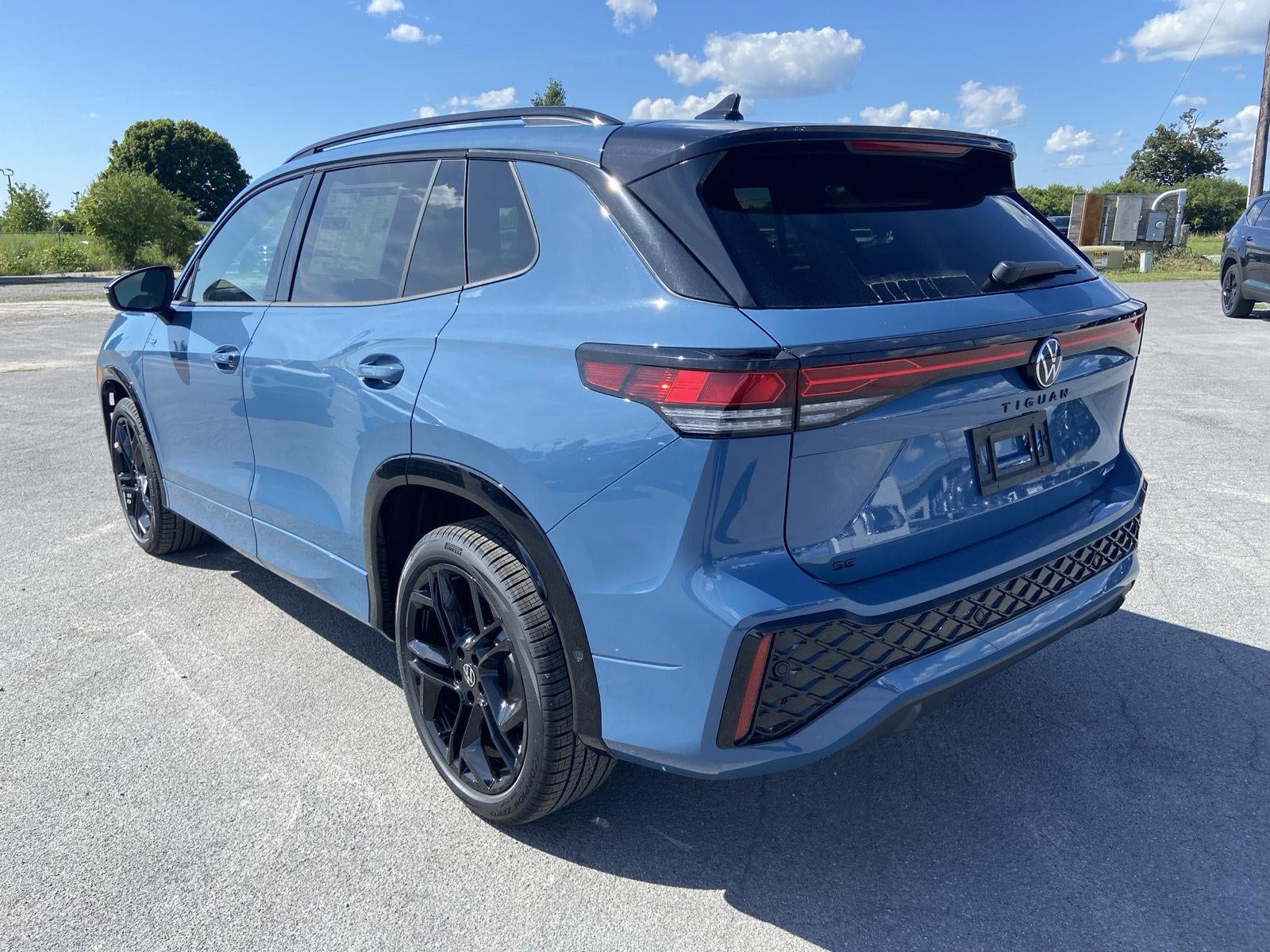 2026 Volkswagen Tiguan SE R-Line Black