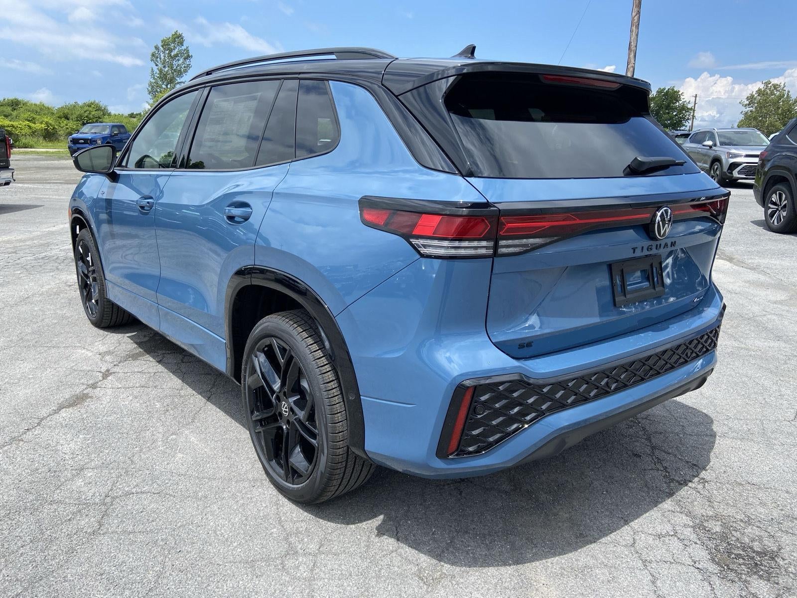 2026 Volkswagen Tiguan SE R-Line Black