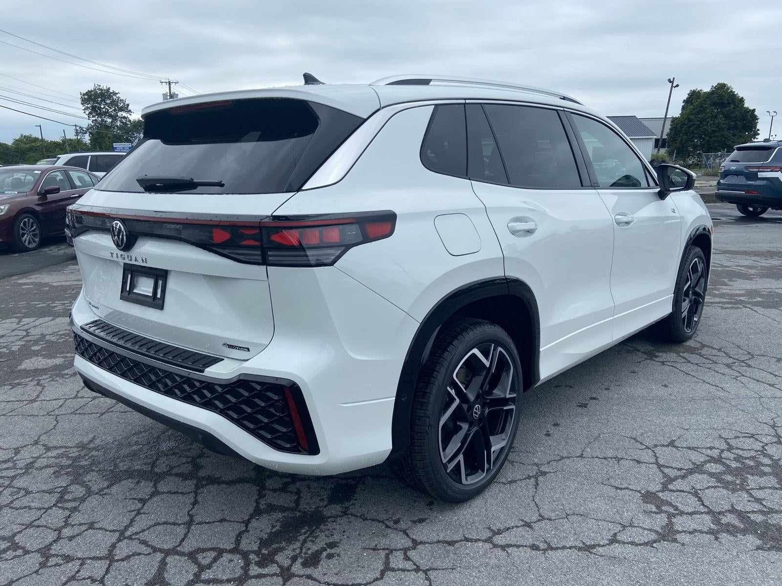 2026 Volkswagen Tiguan SEL R-Line Turbo