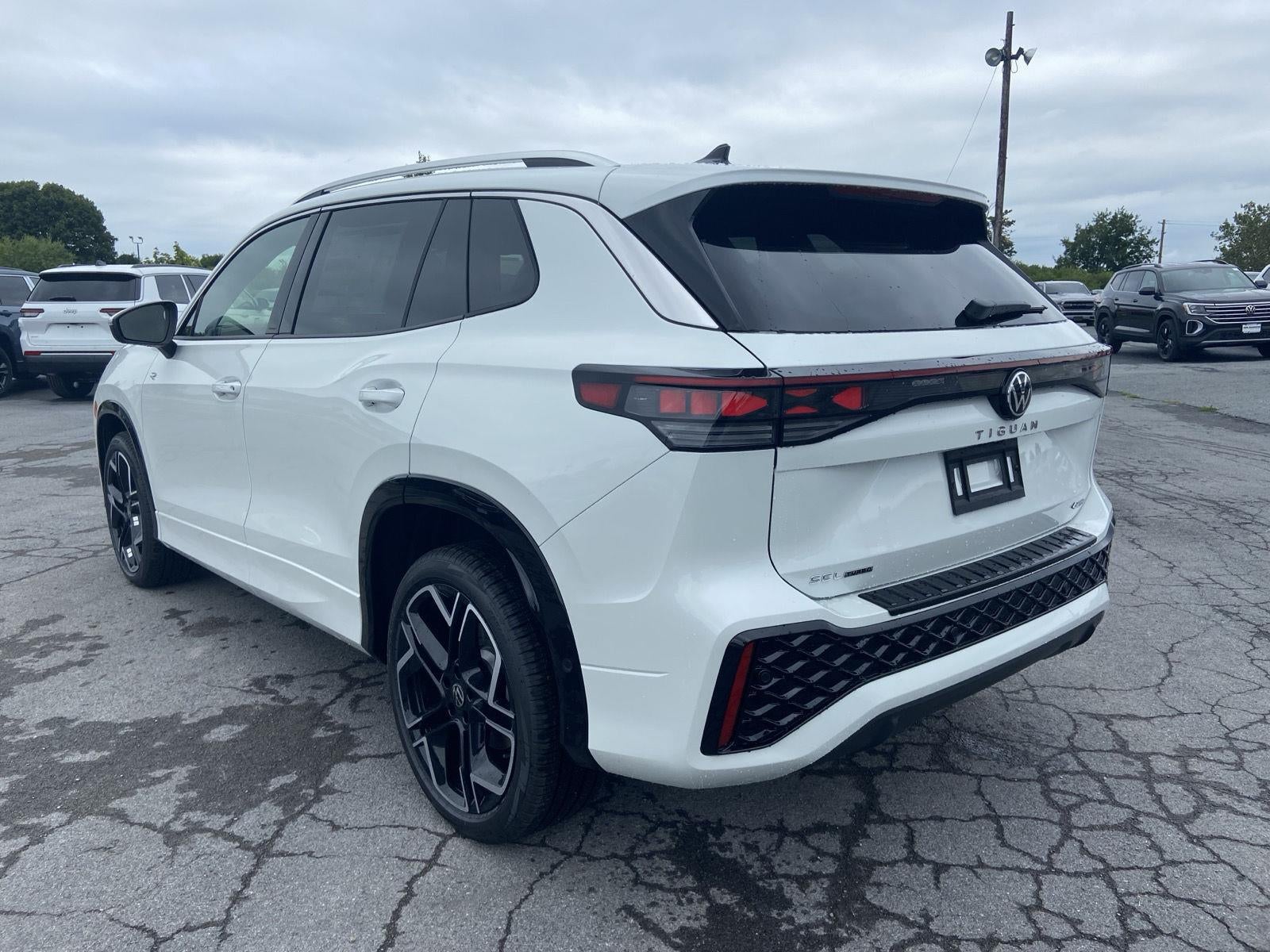 2026 Volkswagen Tiguan SEL R-Line Turbo