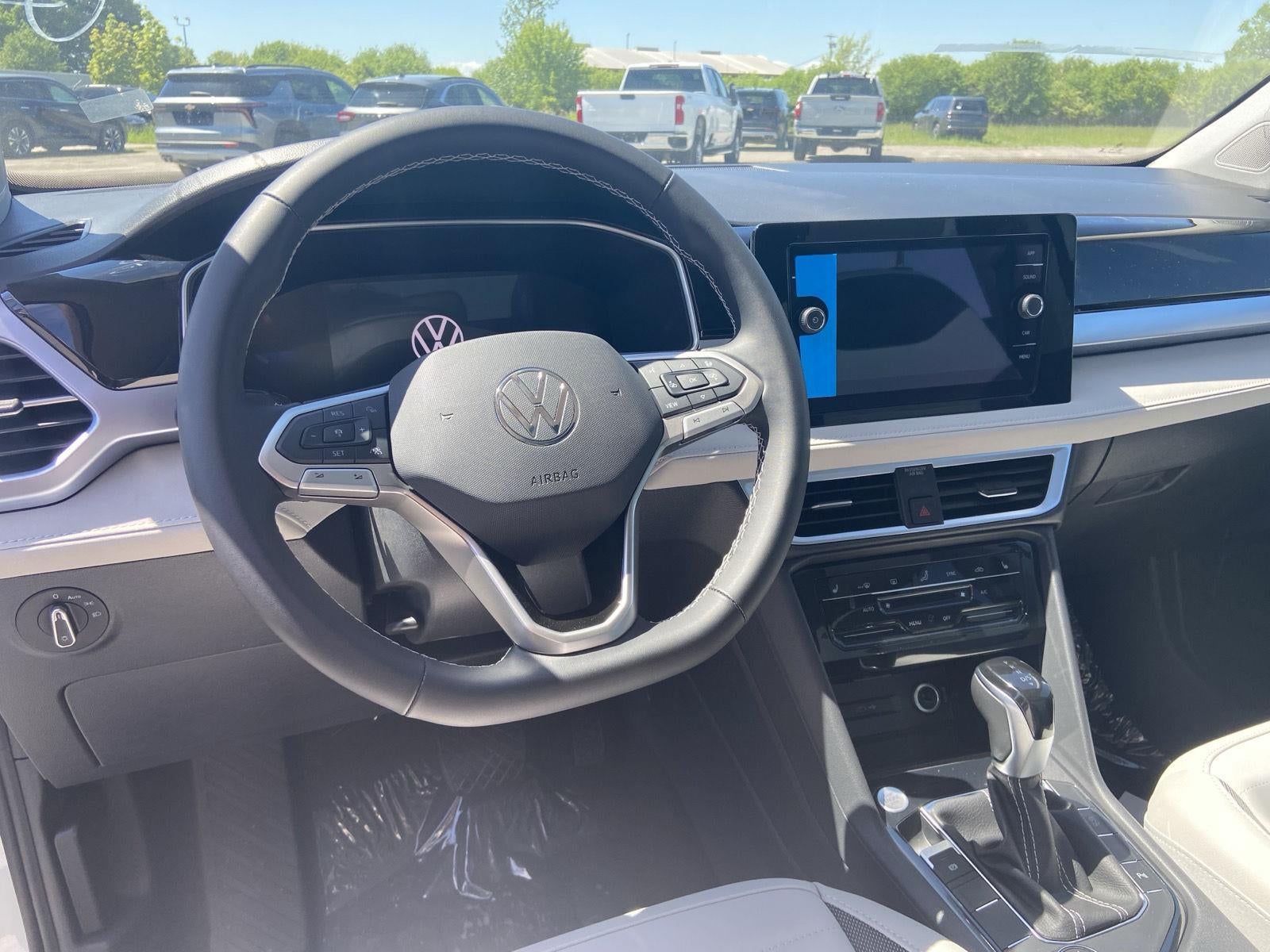 2026 Volkswagen Taos SE