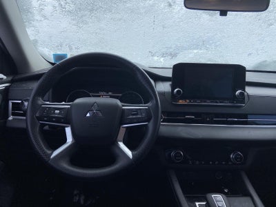 2022 Mitsubishi Outlander ES