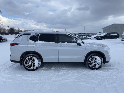 2022 Mitsubishi Outlander ES