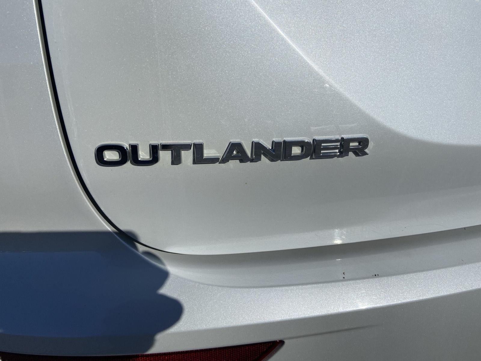 2022 Mitsubishi Outlander SE