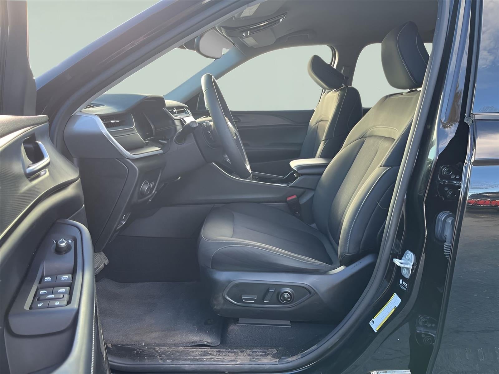 2023 Jeep Grand Cherokee L Laredo