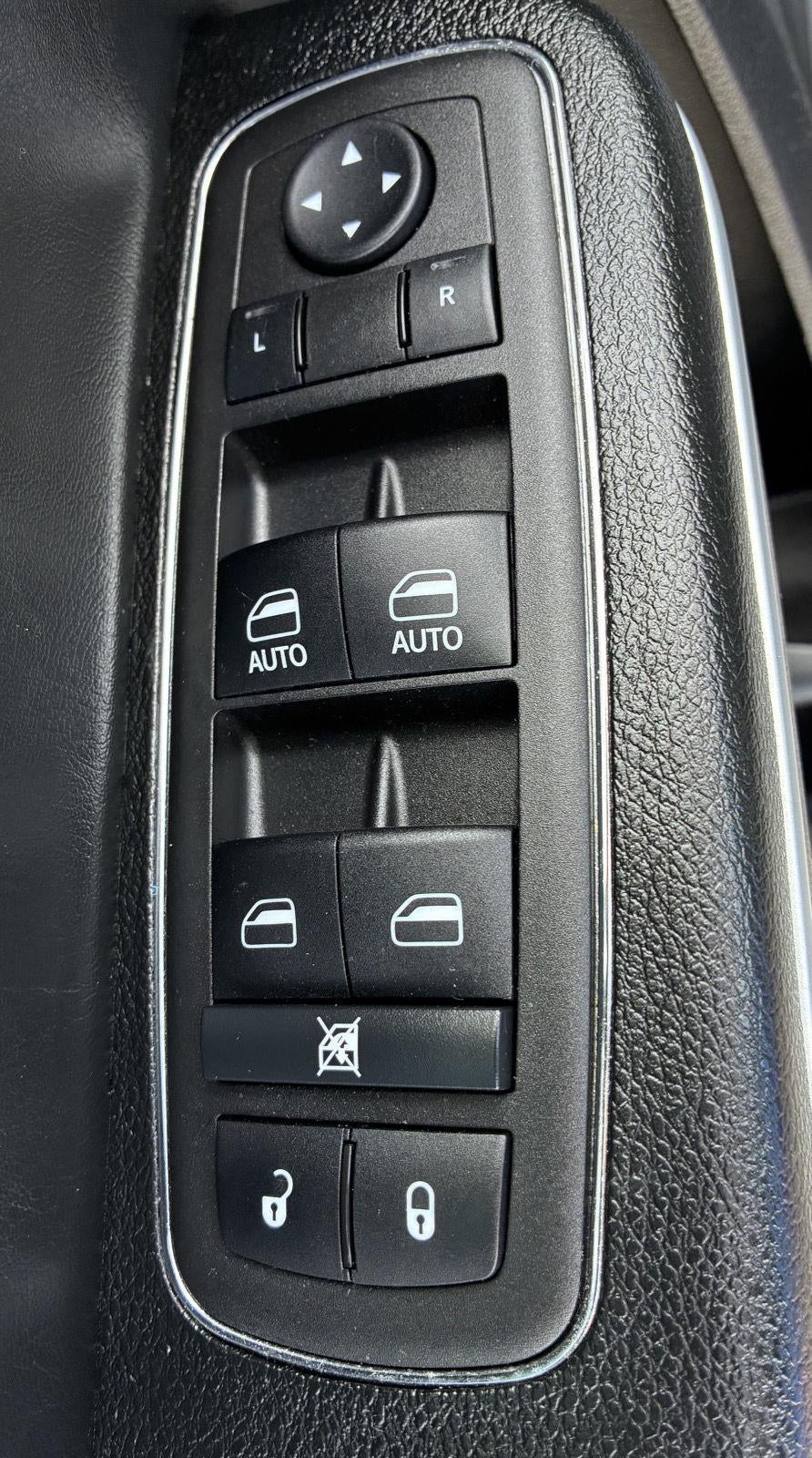 2023 Chrysler 300 Touring L