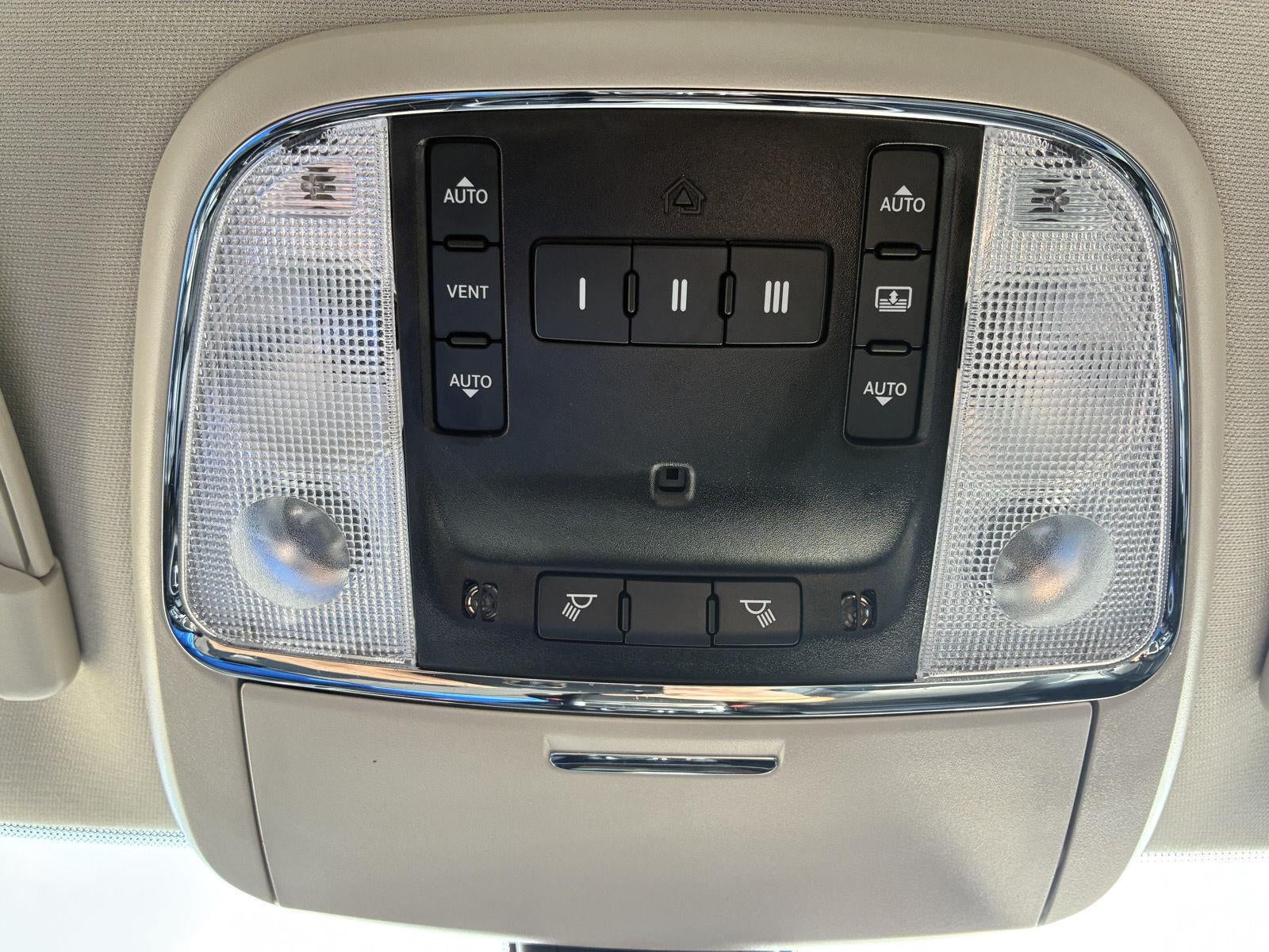2023 Chrysler 300 Touring L