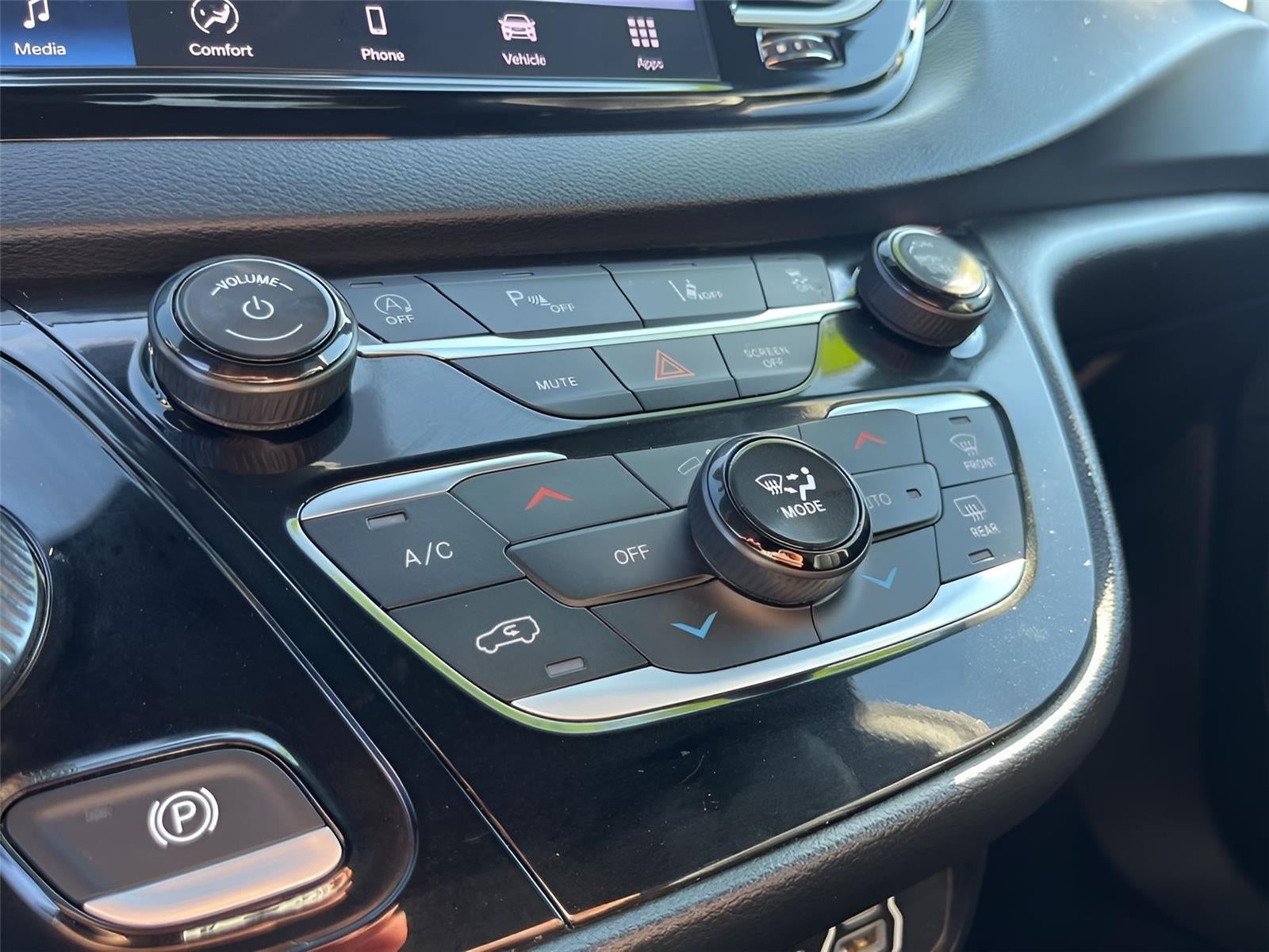 2025 Chrysler Pacifica Select