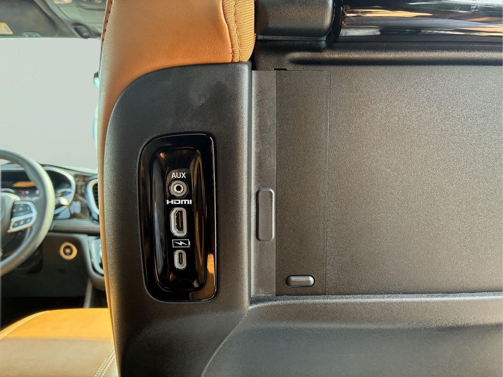 2023 Chrysler Pacifica Hybrid Pinnacle