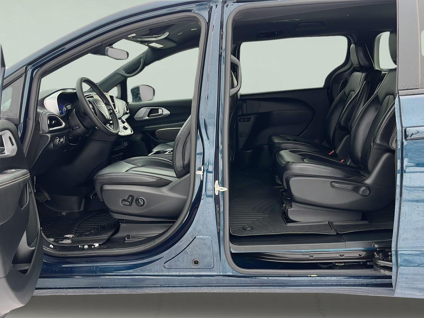 2024 Chrysler Pacifica Hybrid S Appearance Pkg