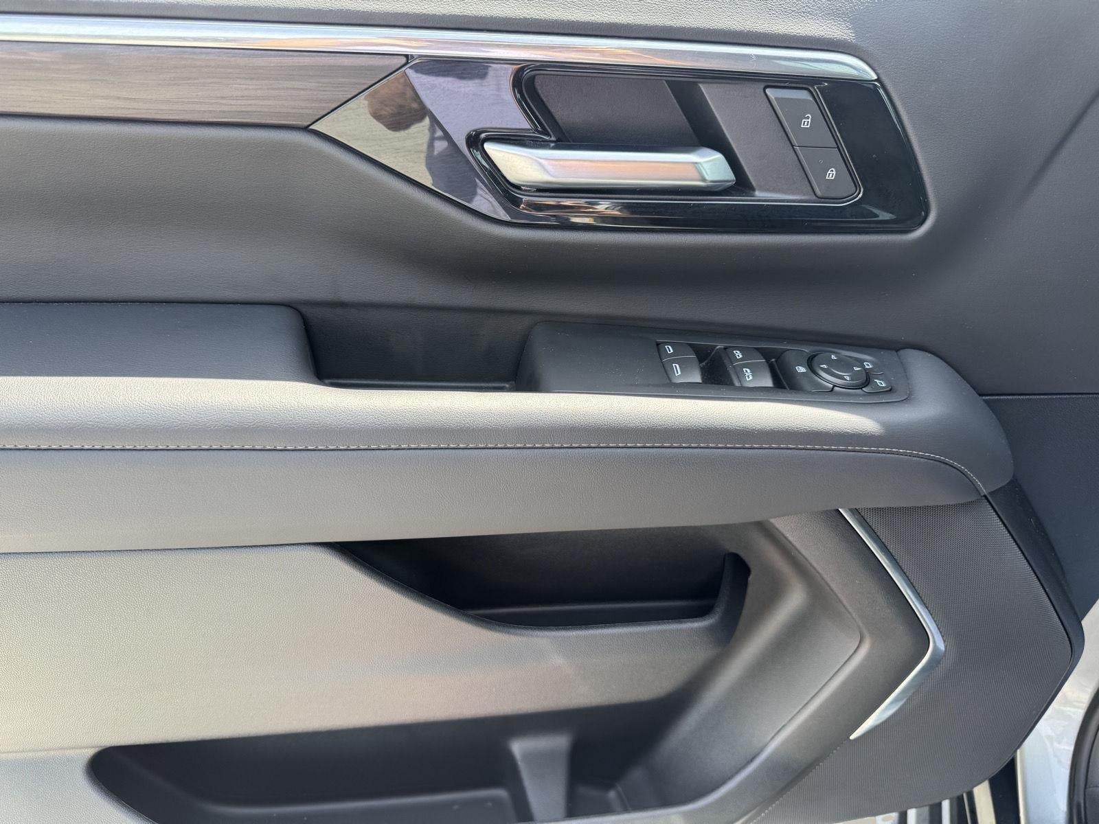 2025 Chevrolet Suburban LS