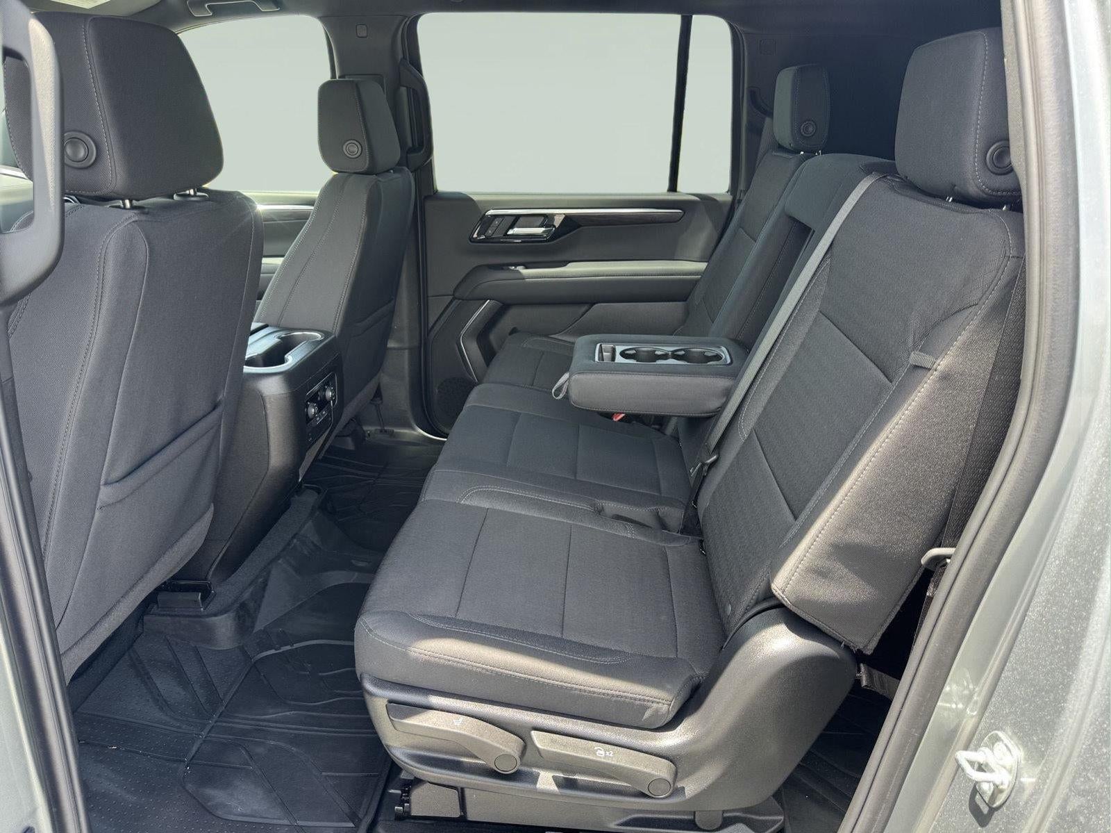 2025 Chevrolet Suburban LS
