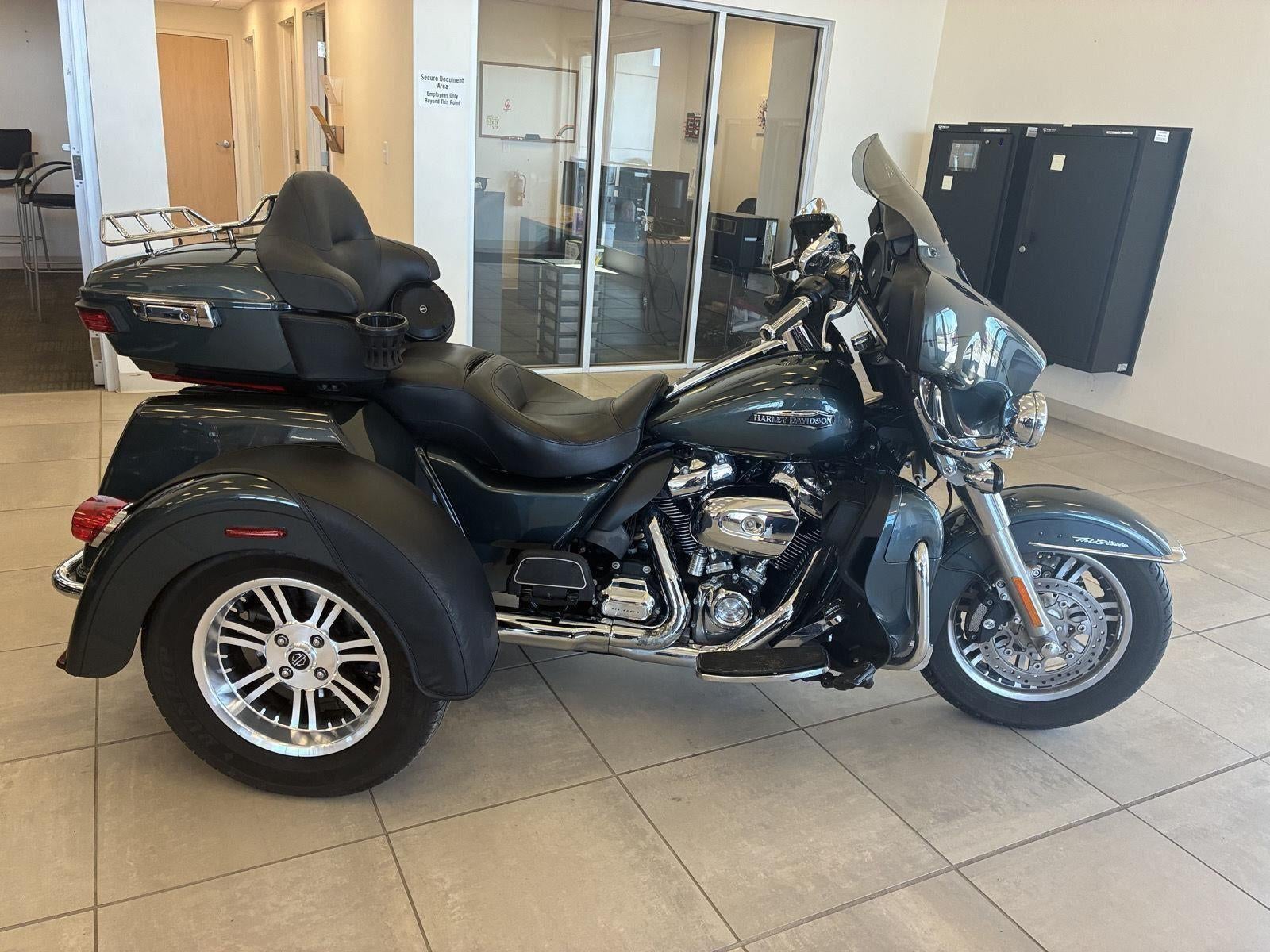 2020 HARLEY DAVIDSON tri glide Base