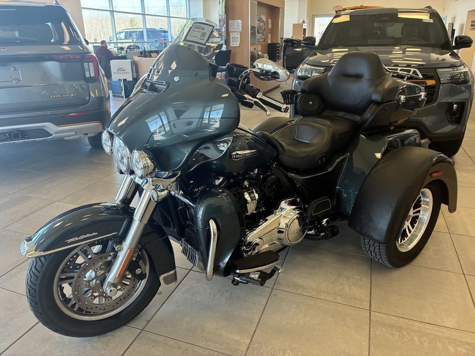 2020 HARLEY DAVIDSON tri glide Base