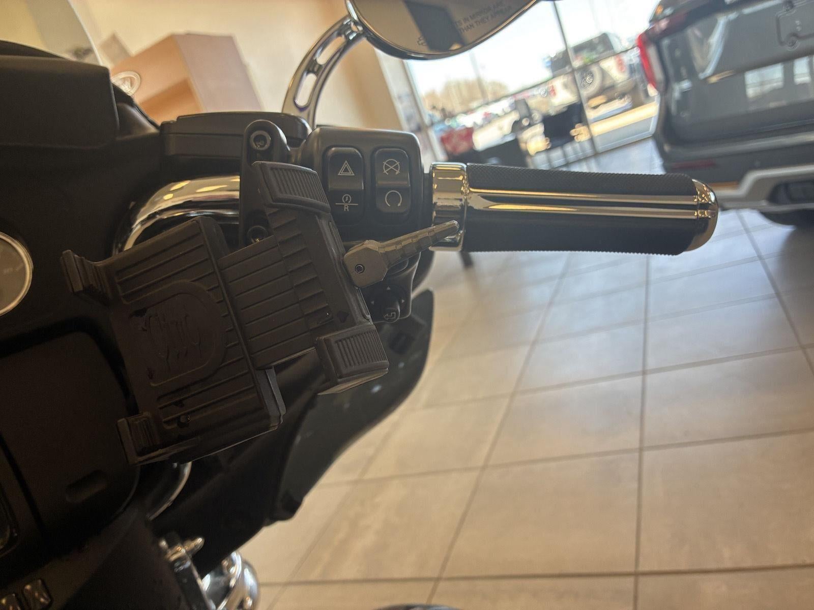 2020 HARLEY DAVIDSON tri glide Base