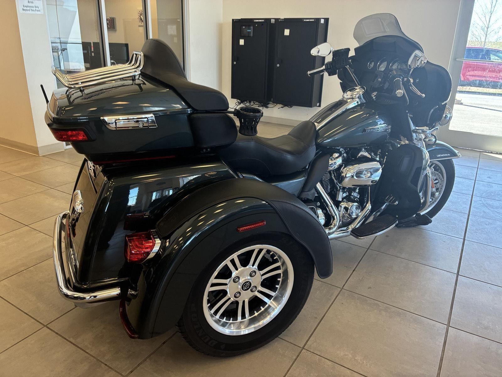 2020 HARLEY DAVIDSON tri glide Base