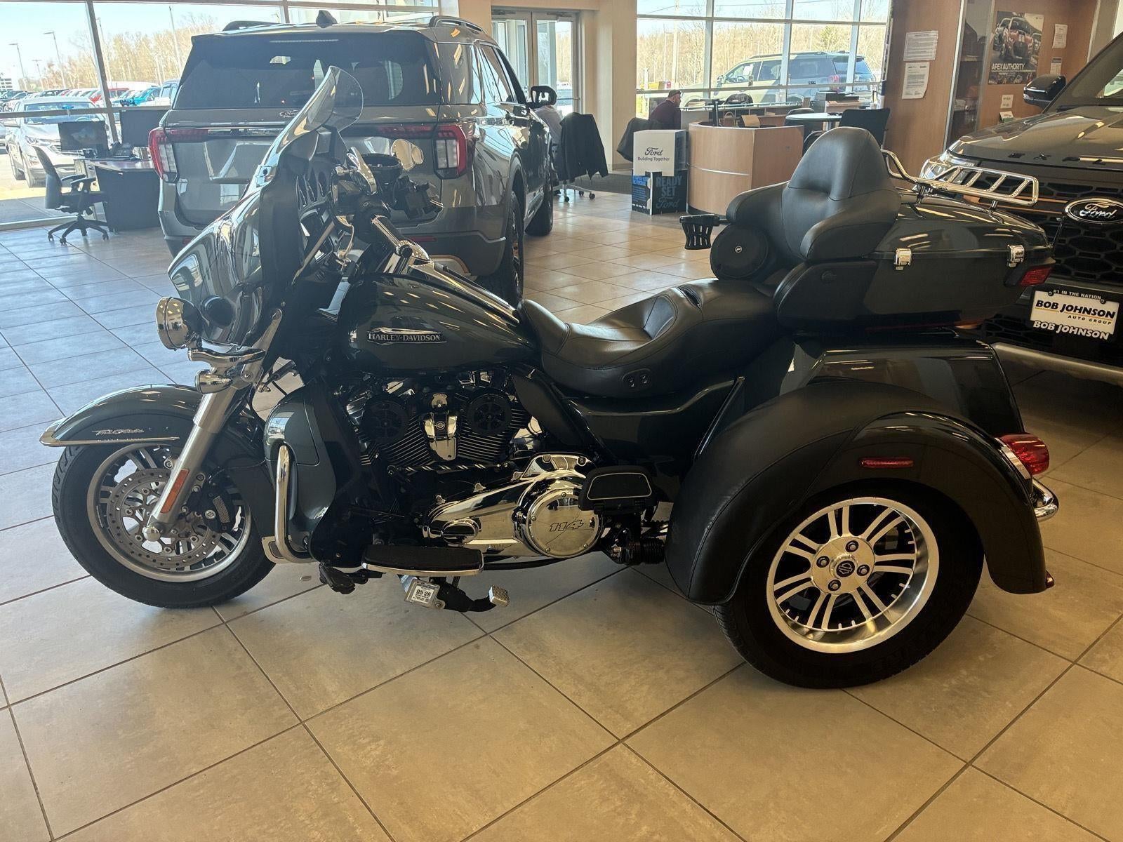 2020 HARLEY DAVIDSON tri glide Base