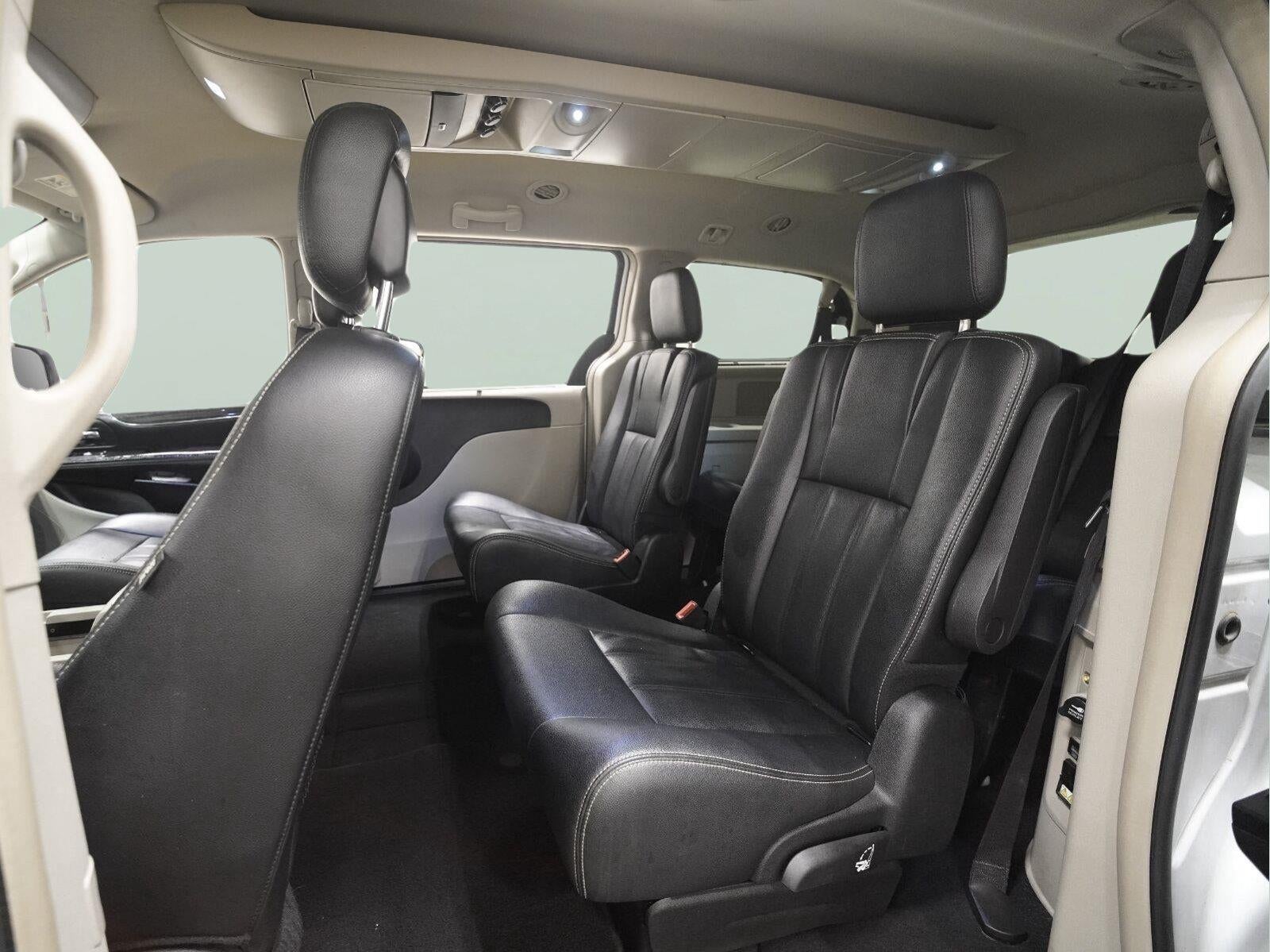 2016 Chrysler Town & Country Touring