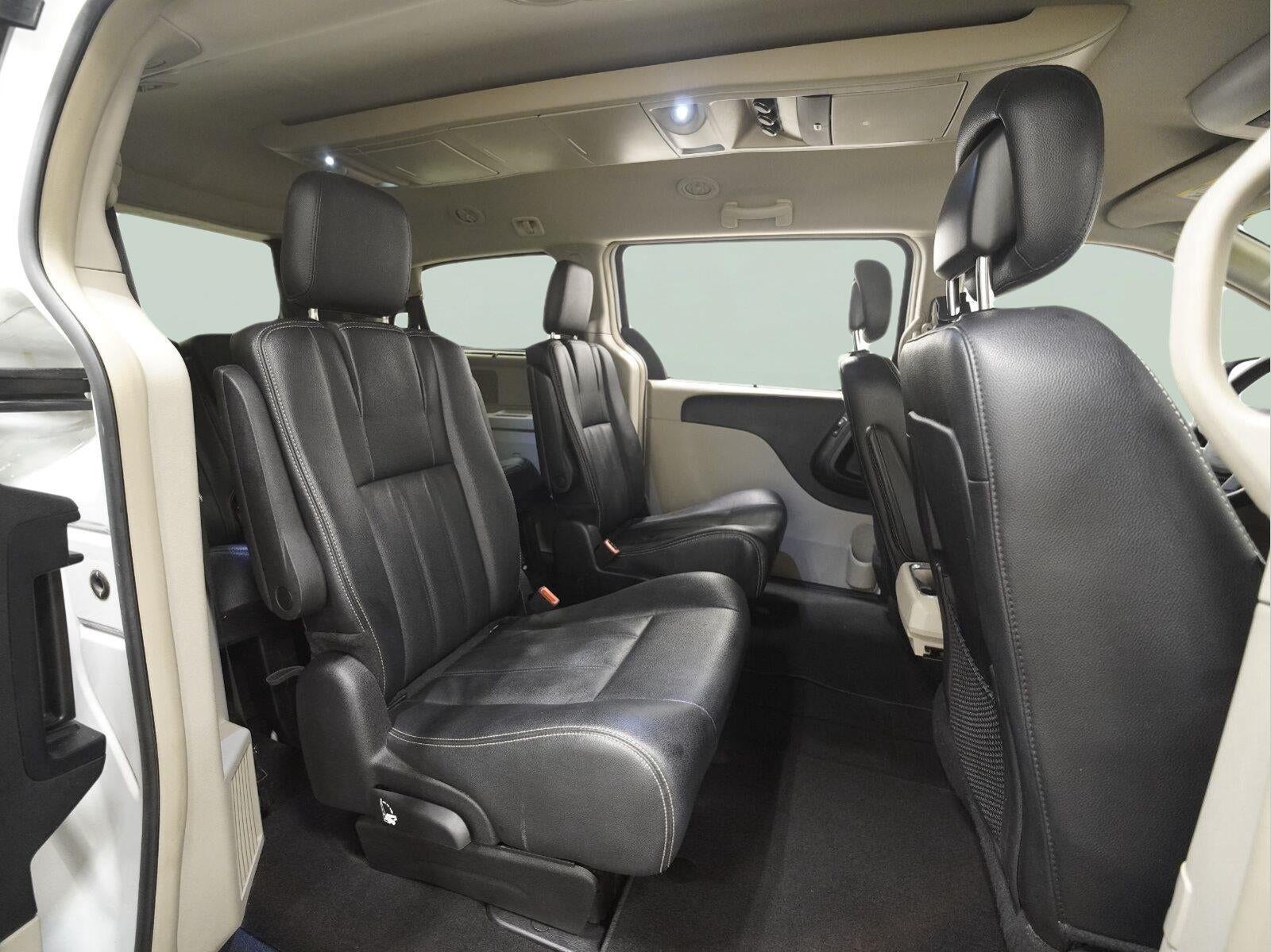 2016 Chrysler Town & Country Touring