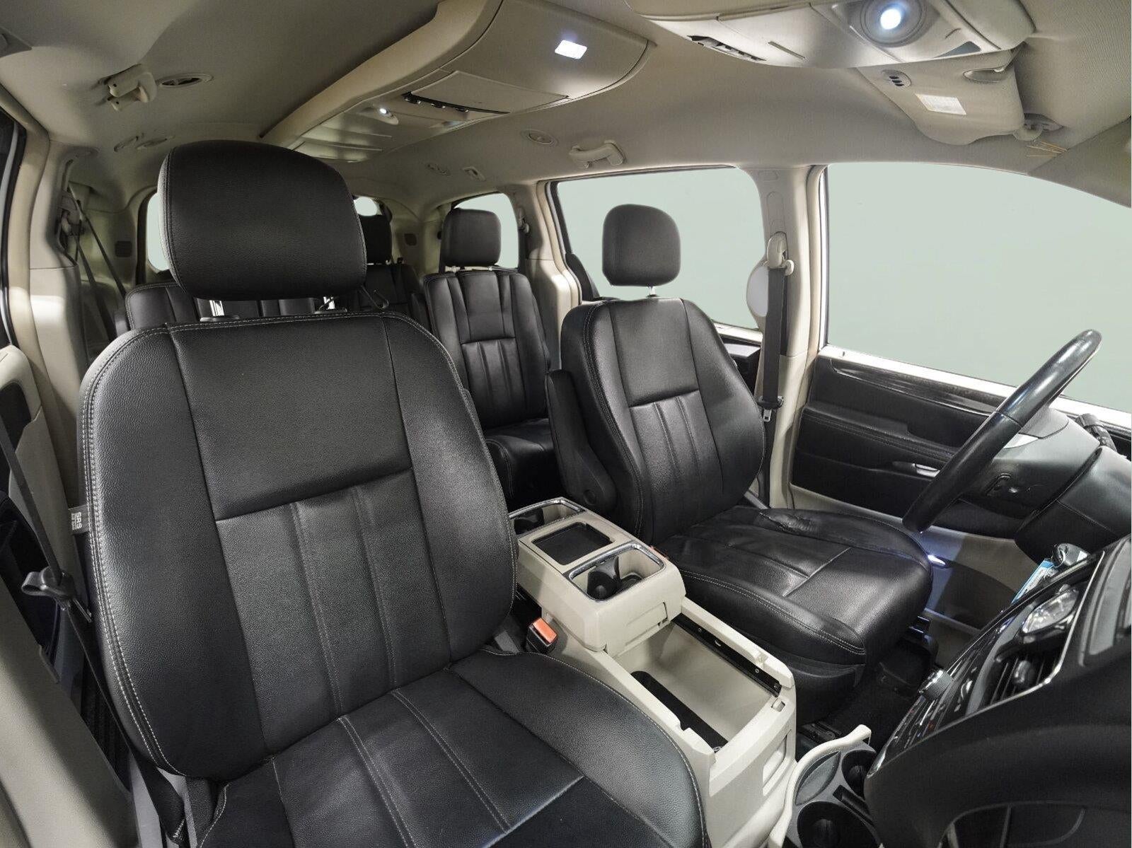 2016 Chrysler Town & Country Touring