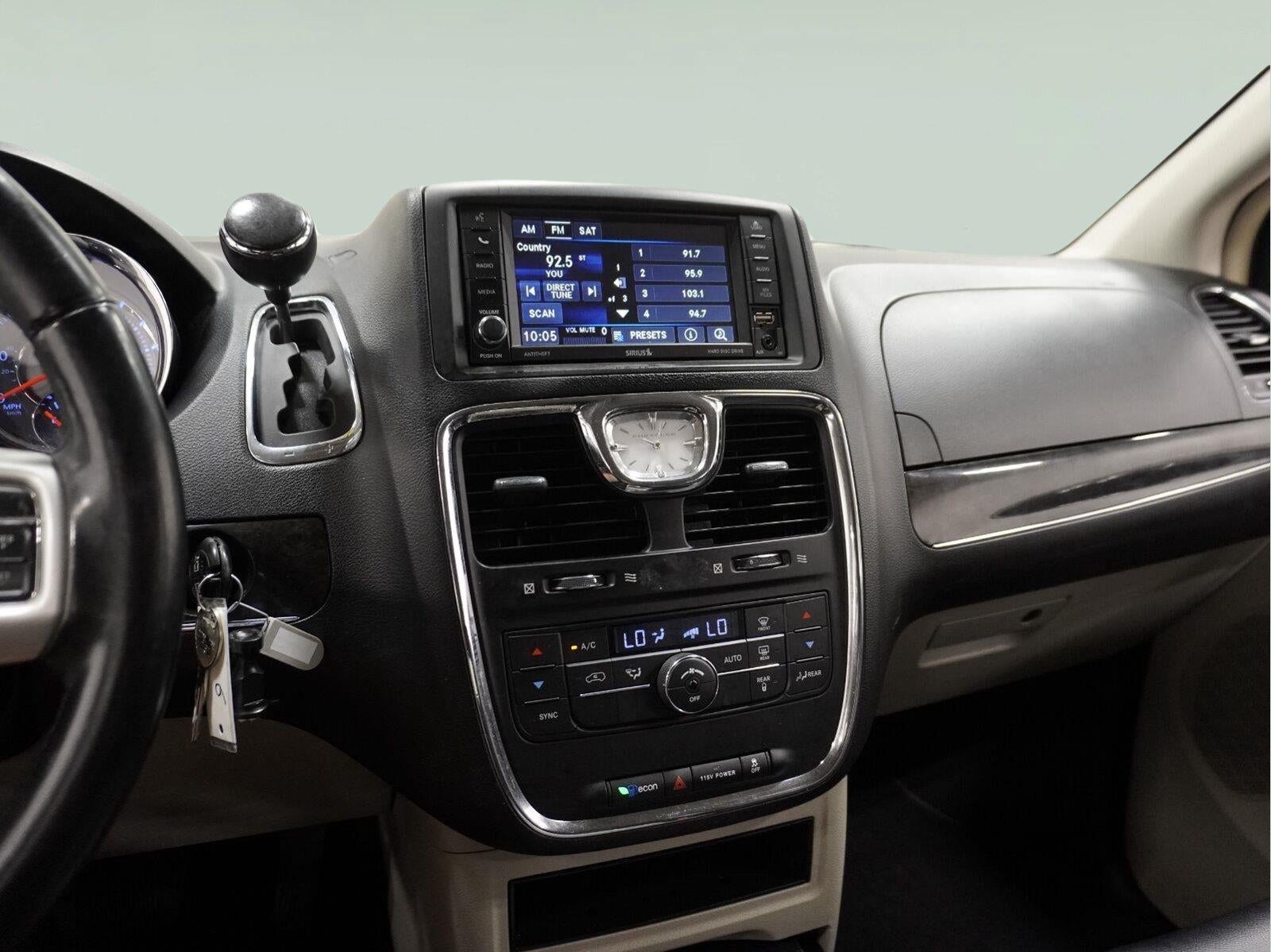 2016 Chrysler Town & Country Touring